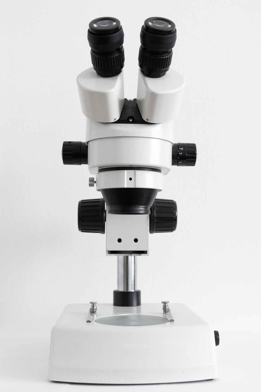 Microscopio en un laboratorio